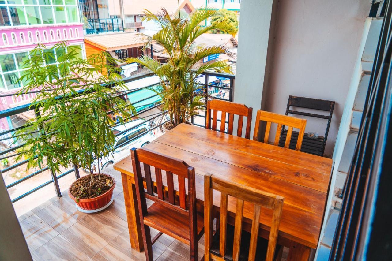 Vang Vieng Sunset Guesthouse & Restaurant المظهر الخارجي الصورة