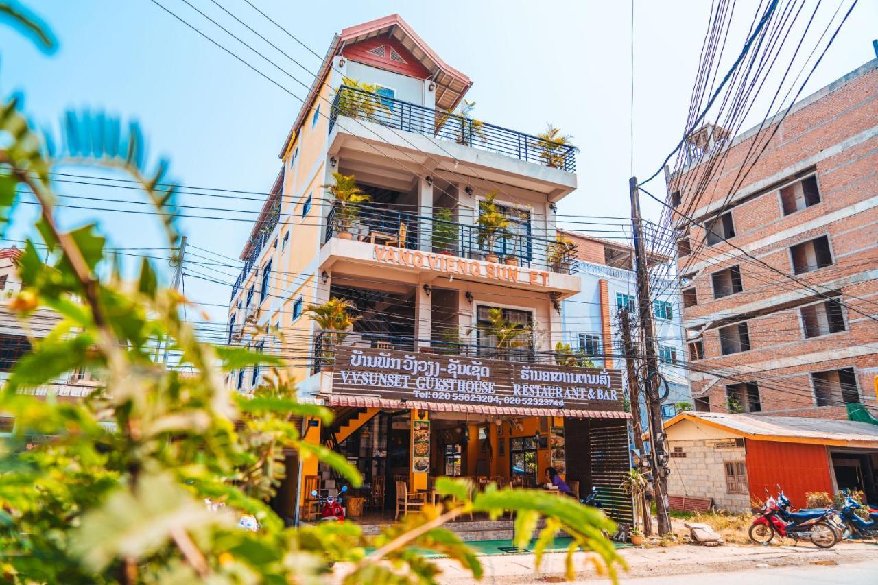 Vang Vieng Sunset Guesthouse & Restaurant المظهر الخارجي الصورة
